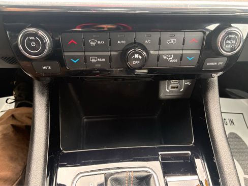 Used 2022 Jeep Compass Limited image 21