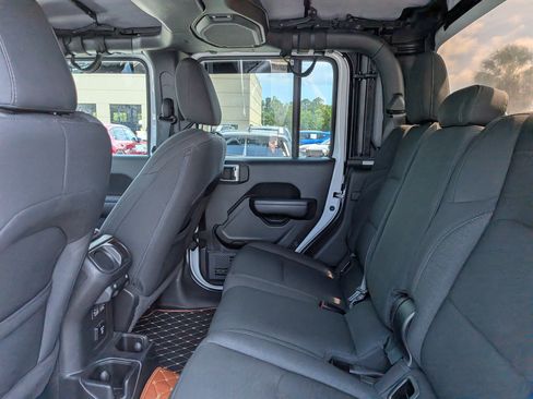 Used 2021 Jeep Gladiator Sport AWD/4WD image 14