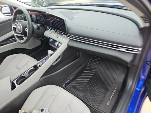 Used 2025 Hyundai Elantra Limited FWD image 27