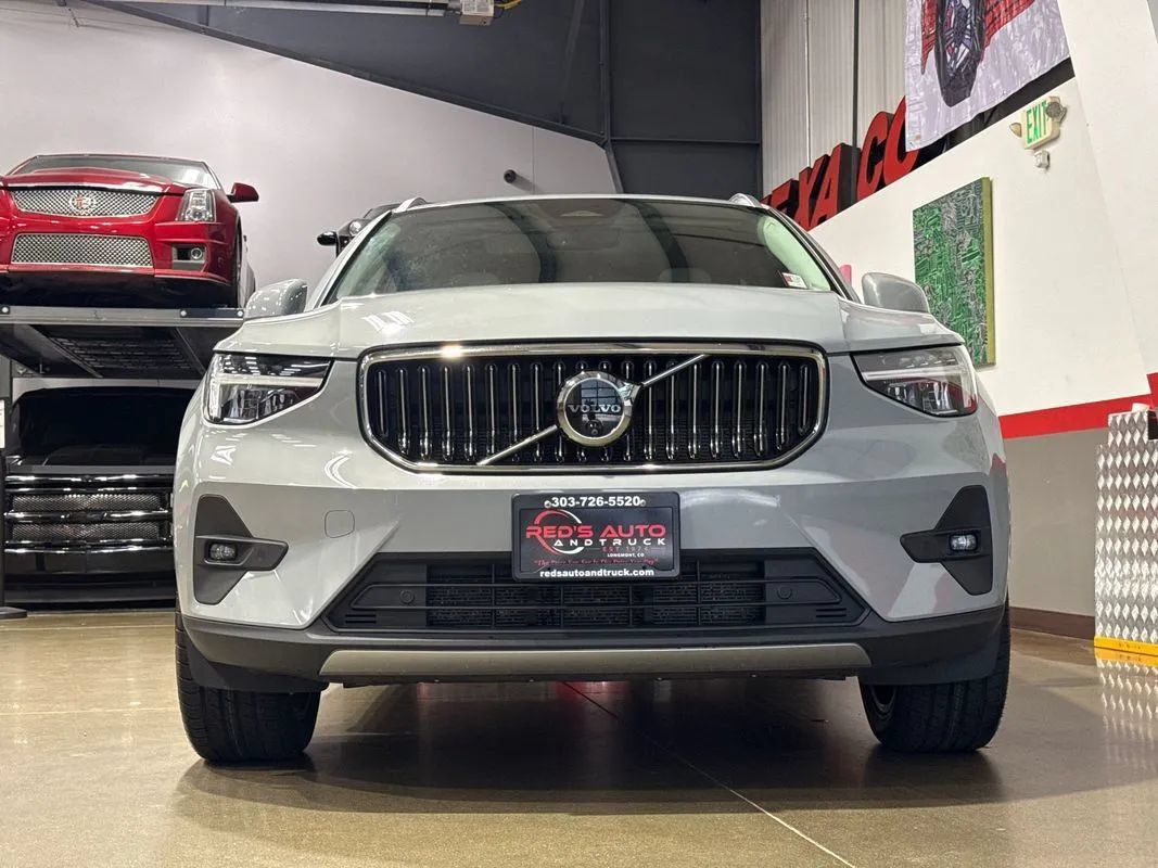 Used 2024 Volvo XC40 B5 Plus AWD/4WD image 54