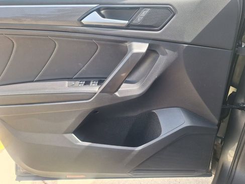 Used 2022 Volkswagen Tiguan SE R-Line image 19