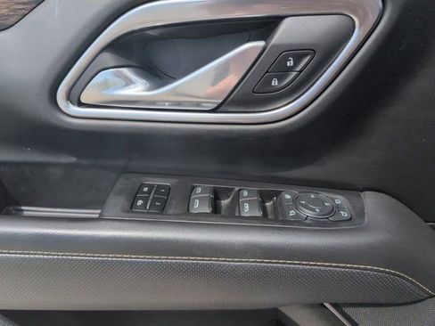 Used 2023 Chevrolet Suburban Premier image 13