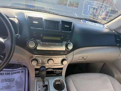 Used 2010 Toyota Highlander Base 4dr SUV image 14