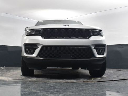 New 2025 Jeep Grand Cherokee Altitude w/ MOPAR Finishing Package AWD/4WD image 49