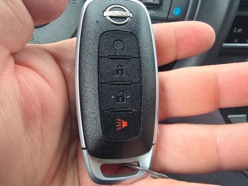 Used 2023 Nissan Rogue SV AWD/4WD image 20
