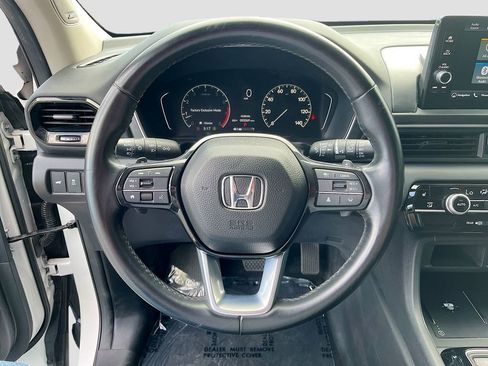 Used 2023 Honda Pilot Touring image 11