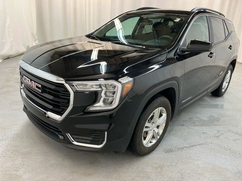 Certified 2024 GMC Terrain SLE w/ Driver Convenience Package image 1