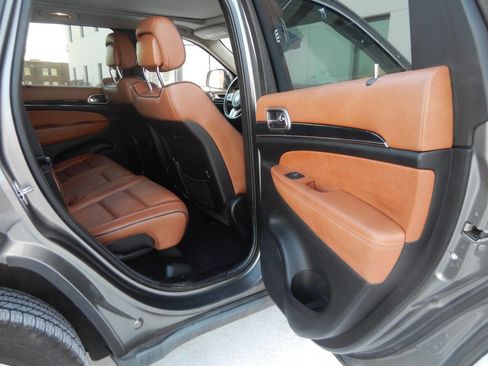 Used 2012 Jeep Grand Cherokee Overland Summit image 34