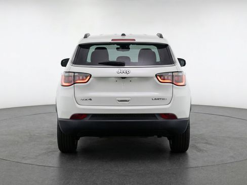 Used 2025 Jeep Compass Latitude AWD/4WD image 7