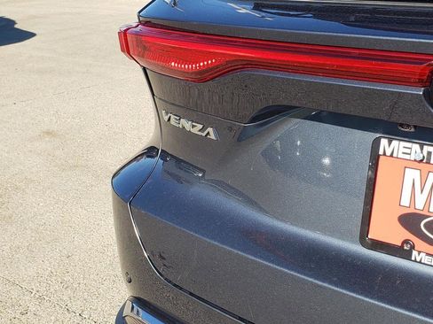 Used 2021 Toyota Venza Limited image 14