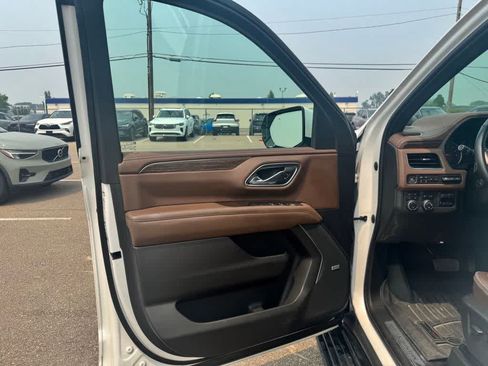 Used 2021 Chevrolet Tahoe High Country AWD/4WD image 18