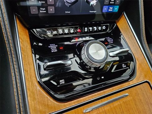 Used 2023 Jeep Grand Wagoneer Series III w/ Rear Seat Video Group 1 image 28