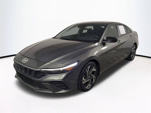 Used 2025 Hyundai Elantra Sport FWD image 9