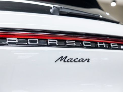 Certified 2026 Porsche Macan AWD/4WD image 20