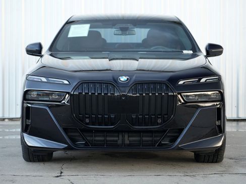 Used 2023 BMW 760i xDrive image 7