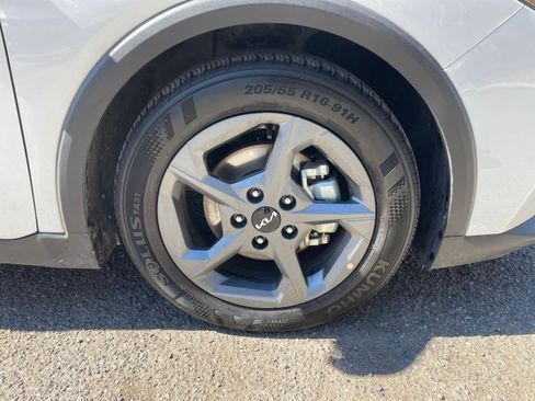 Used 2025 Kia K4 LXS FWD image 24