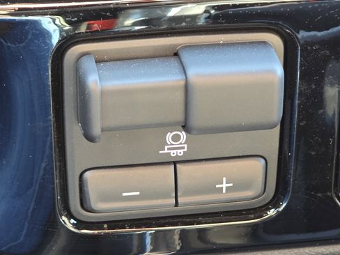 Used 2024 Chevrolet Silverado 1500 High Country image 15