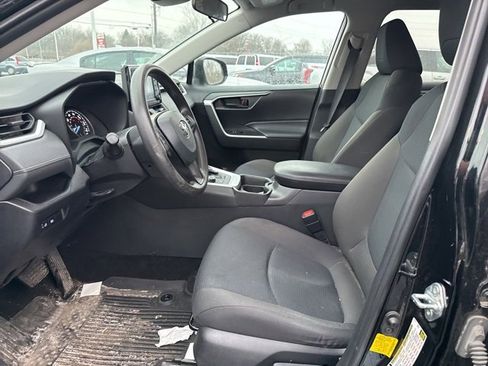 Used 2021 Toyota RAV4 LE image 7