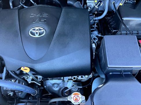 Certified 2017 Toyota Sienna SE Premium FWD image 32