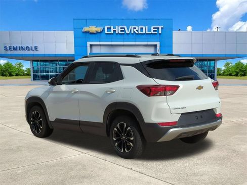 Used 2023 Chevrolet TrailBlazer LT w/ Convenience Package FWD image 3