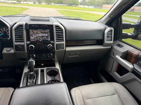 Used 2015 Ford F150 Lariat w/ Equipment Group 502A Luxury AWD/4WD image 15