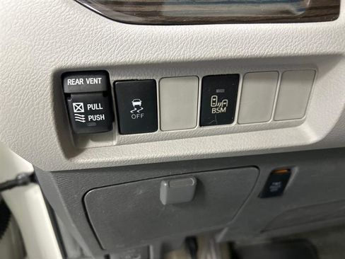 Used 2015 Toyota Sienna XLE image 24