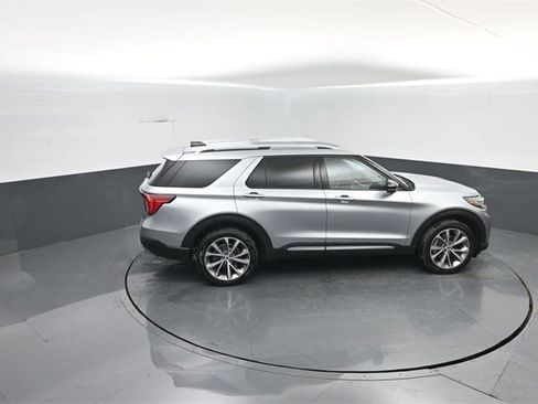 Certified 2025 Ford Explorer Platinum w/ Ultimate Package image 26