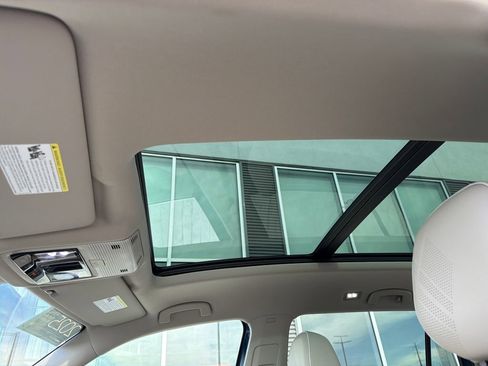 Certified 2025 Volkswagen Atlas SEL Premium R-Line image 24