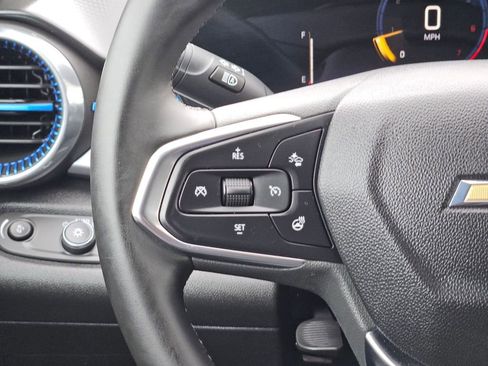 Used 2025 Chevrolet Trax LT w/ LT Convenience Package FWD image 24