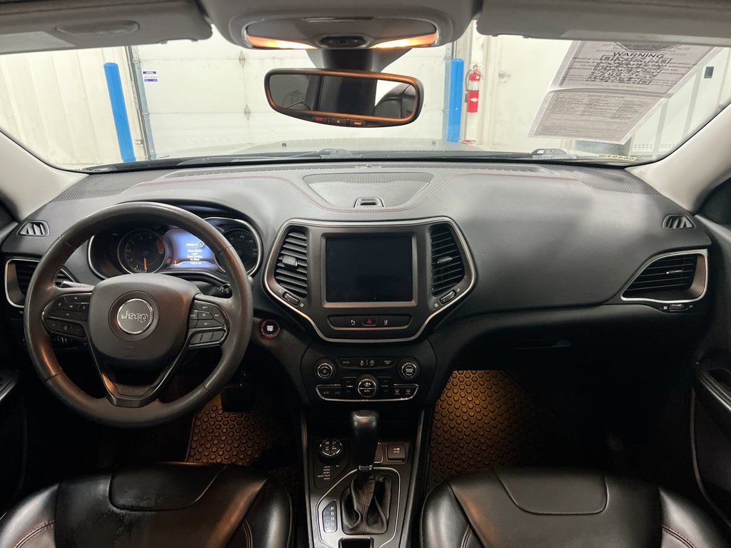 Used 2022 Jeep Cherokee Trailhawk w/ Comfort/Convenience Group AWD/4WD image 10