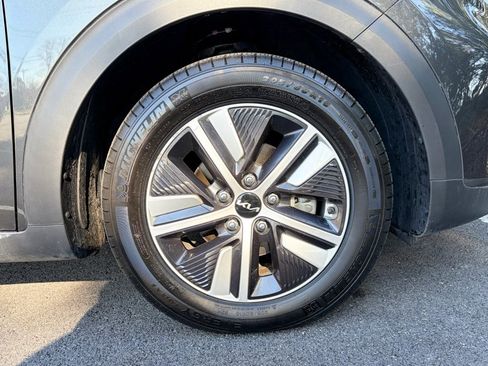 Used 2022 Kia Niro EX image 28