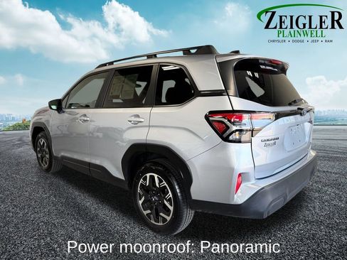 Used 2025 Subaru Forester Premium AWD/4WD image 3