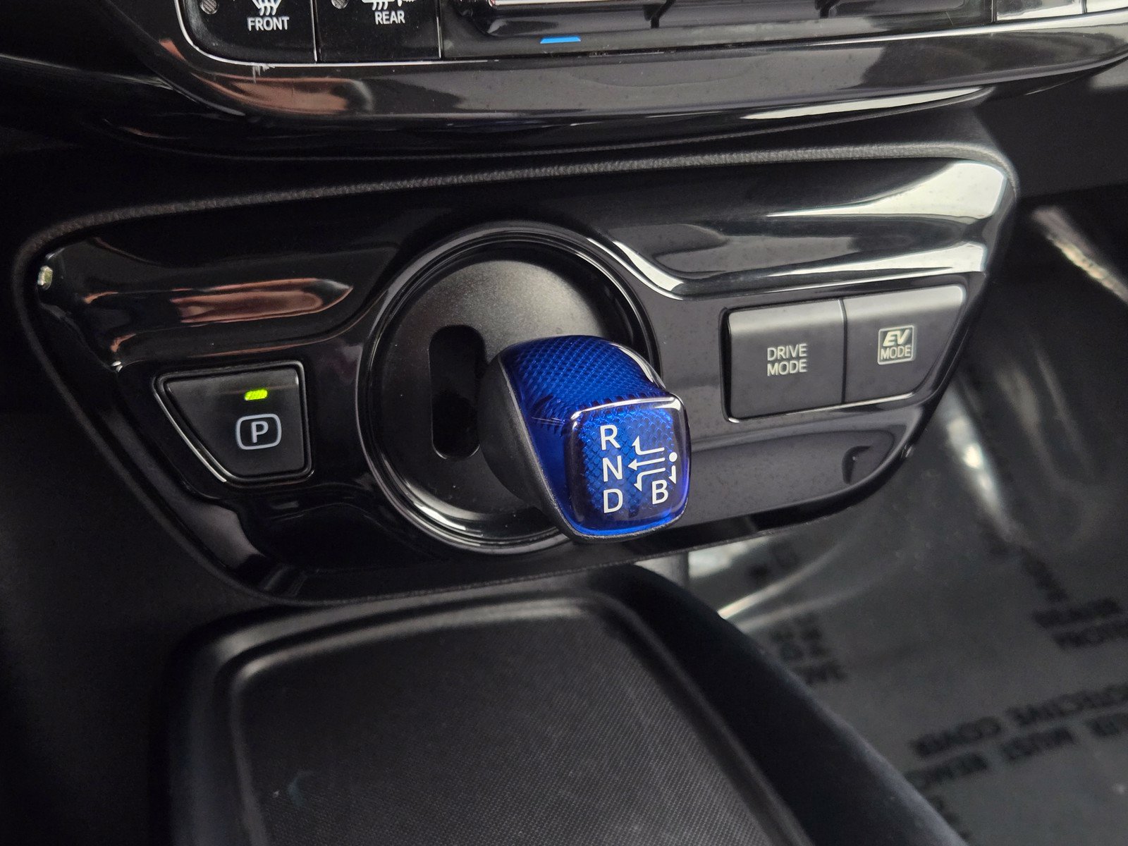 Used 2021 Toyota Prius LE w/ Carpet Mat Package (TMS) FWD image 16