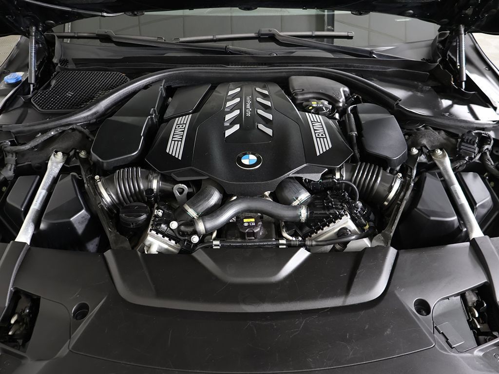 Used 2021 BMW 750i xDrive w/ M Sport Package AWD/4WD image 24