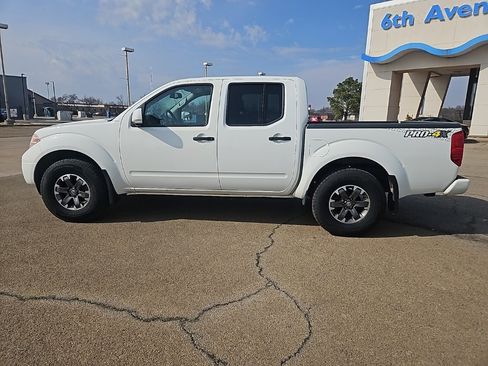 Used 2019 Nissan Frontier PRO-4X image 8