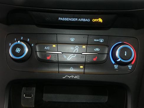 Used 2015 Ford Focus SE w/ SE Cold Weather Package image 35