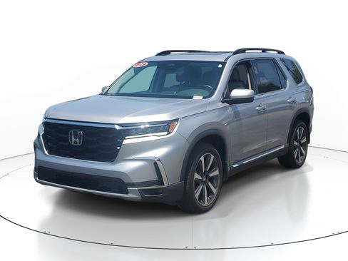 Used 2023 Honda Pilot Touring image 3