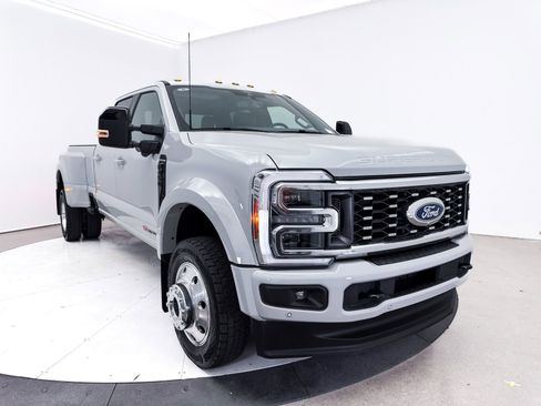 Used 2025 Ford F450 Platinum w/ FX4 Off-Road Package AWD/4WD image 30