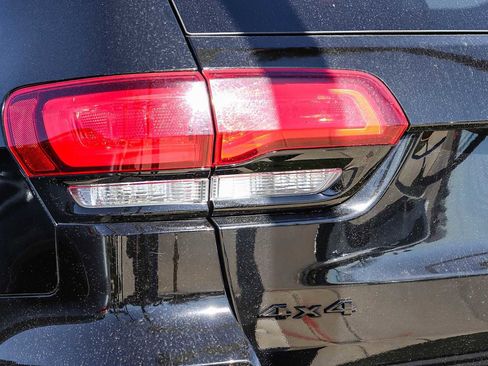 Used 2017 Jeep Grand Cherokee Altitude image 8