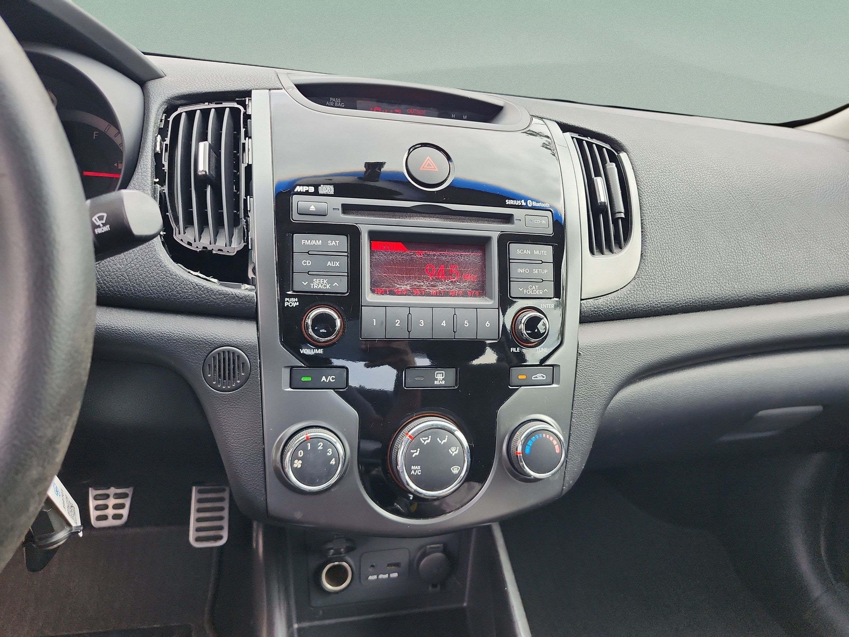 Used 2012 Kia Forte Koup SX FWD image 12