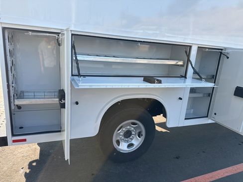 New 2024 GMC Savana 3500 w/ Power Convenience Package RWD image 18