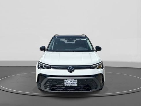 New 2026 Volkswagen Taos SE FWD image 2