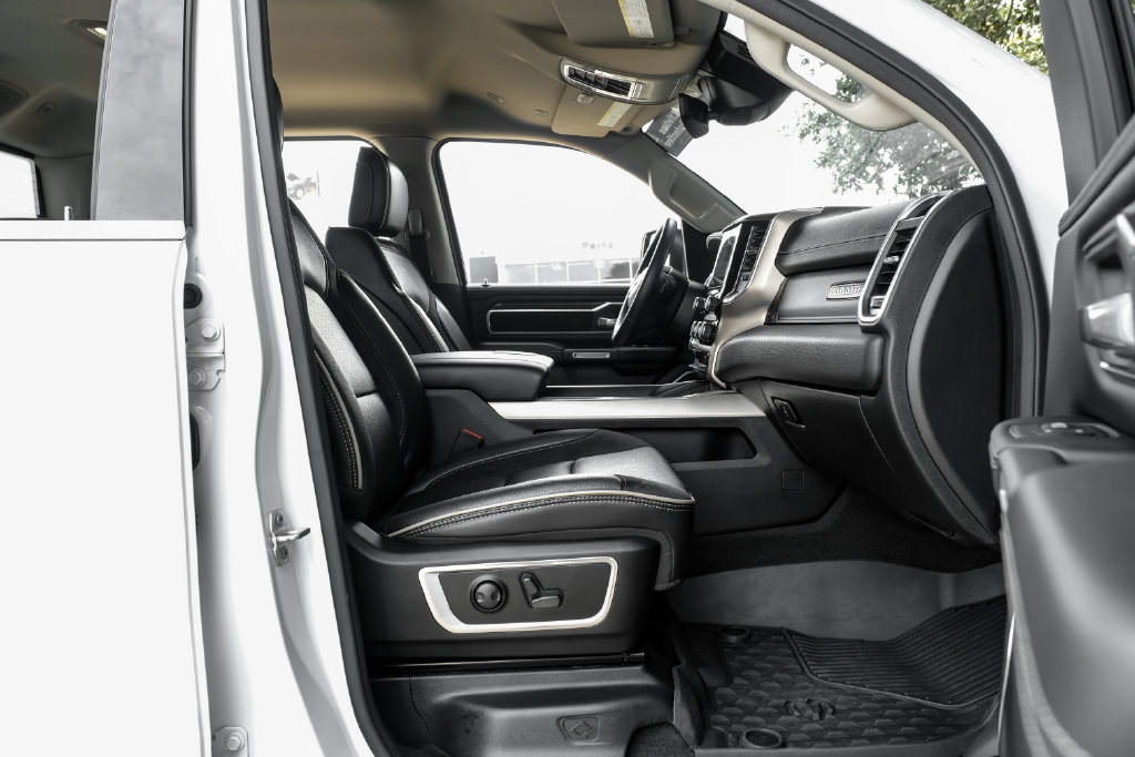 Used 2022 RAM 1500 Laramie AWD/4WD image 47