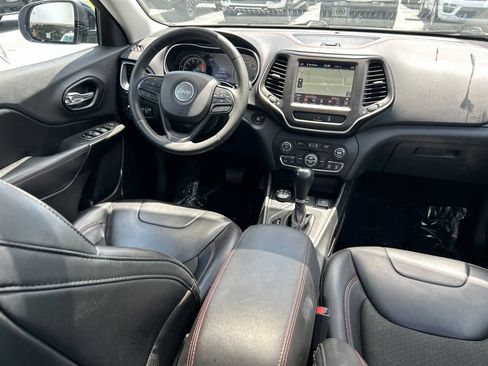 Used 2022 Jeep Cherokee Trailhawk w/ Sun, Sound & Nav Group AWD/4WD image 9