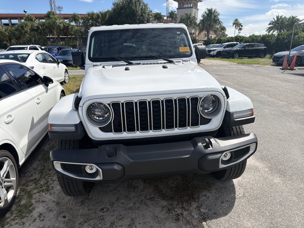 Used 2025 Jeep Wrangler Unlimited Sahara AWD/4WD image 3