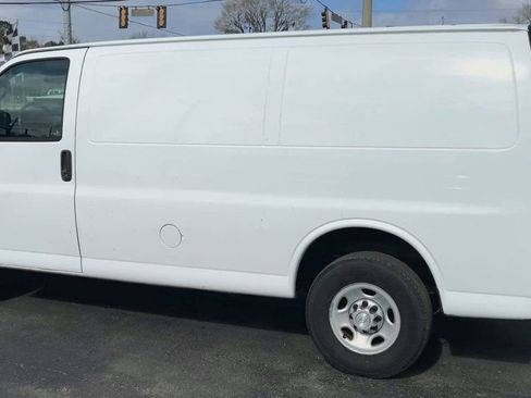 Used 2017 Chevrolet Express 2500 image 6