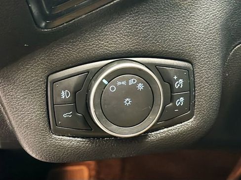 Used 2018 Ford Escape SE w/ SE Sport Appearance Package image 10