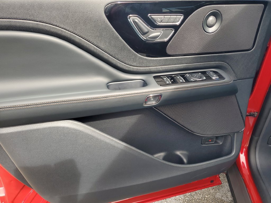 New 2025 Lincoln Aviator 2WD w/ Jet Appearance Package image 19