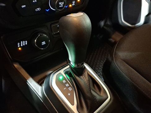 Used 2020 Jeep Renegade Latitude w/ Cold Weather Group image 12