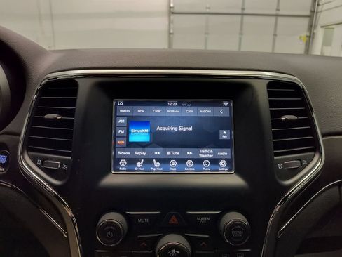 Used 2018 Jeep Grand Cherokee Limited AWD/4WD image 17